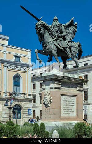 Elizabethan neoclassico teatro principale del XIX secolo e la statua equestre in bronzo del Cid Campeador nella città di Burgos, Spagna Foto Stock