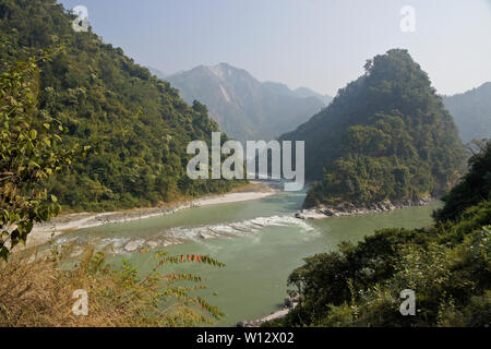 Confluenza del Seti Gandaki River con Trisuli Trishuli (Fiume), distretto di Chitwan, Nepal Foto Stock