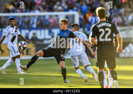 San Jose, California, Stati Uniti d'America. Il 29 giugno, 2019. San Jose terremoti centrocampista Jackson Yueill (14) in azione durante il gioco MLS tra la galassia di Los Angeles e dalla San Jose terremoti a Avaya Stadium di San Jose, California. Chris Brown/CSM/Alamy Live News Foto Stock