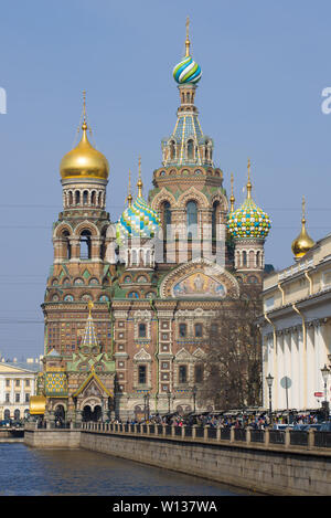 SAINT-Petersburg, Russia - 10 Aprile 2017: Vista della cattedrale della risurrezione di Cristo (Salvatore sul Sangue versato) Aprile giorno Foto Stock