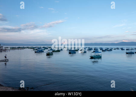 Paesaggio balneare nel sole di setting Foto Stock