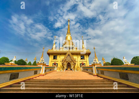 La famosa Pagoda Prachulamanee in Wat Khiriwong, Nakhon Sawan Provincia, Thailandia. Foto Stock