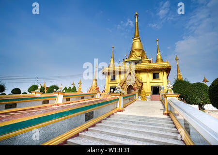 La famosa Pagoda Prachulamanee in Wat Khiriwong, Nakhon Sawan Provincia, Thailandia. Foto Stock