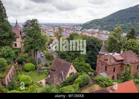 HEIDELBERG, Germania - 16 giugno 2019: Heidelberg vecchio centro della città dal castello sopra Foto Stock