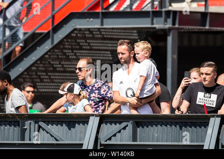 Rotterdam, Paesi Bassi. Xx Giugno, 2019. De Kuip, stagione 2019/2020, olandese Calcio, prima formazione Feyenoord in De Kuip, ventilatori in gabbie Credito: Pro scatti/Alamy Live News Foto Stock