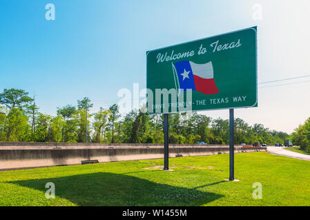 Benvenuti al segno del Texas in arancione, TX, Stati Uniti d'America nei pressi del confine di stato con la Louisiana Foto Stock