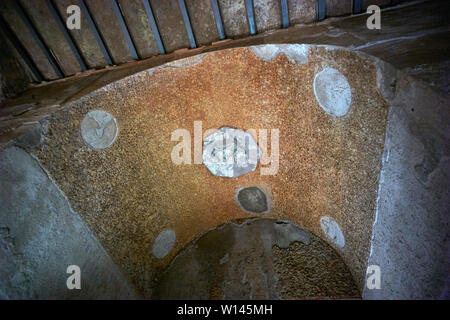 Domus Aurea dell'Imperatore Nerone luogo d'oro attualmente in fase di scavo la metropolitana vicino al Colosseo a Roma Foto Stock