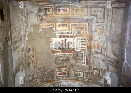 Domus Aurea dell'Imperatore Nerone luogo d'oro attualmente in fase di scavo la metropolitana vicino al Colosseo a Roma Foto Stock