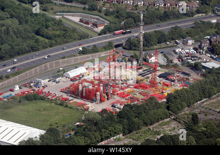 Vista aerea dello stabilimento di HTC Ltd's meridionale dei due piazzale di stoccaggio di gru per edilizia, Sheffield, Regno Unito Foto Stock