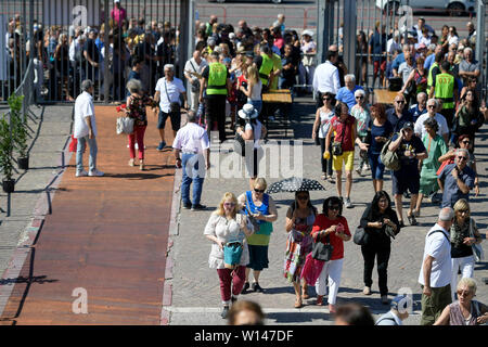 Roma, Italia. Il 30 giugno, 2019. L'arrivo in Eur presso il Palazzo dello sport di i partecipanti alla Convention nazionale della vita 120 da Adriano Panzironi (Luigi Mistrulli/fotogramma, Roma - 2019-06-30) p.s. Credit: Indipendente Photo Agency Srl/Alamy Live News Foto Stock