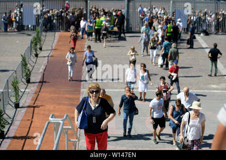 Roma, Italia. Il 30 giugno, 2019. L'arrivo in Eur presso il Palazzo dello sport di i partecipanti alla Convention nazionale della vita 120 da Adriano Panzironi (Luigi Mistrulli/fotogramma, Roma - 2019-06-30) p.s. Credit: Indipendente Photo Agency Srl/Alamy Live News Foto Stock