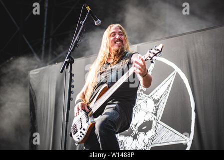 Bologna, Italia. Il 27 giugno, 2019. Steve DiGiorgio, bassista americano di trash metal band testamento, esecuzione dal vivo sul palco a Bologna al Bologna Sonic Park 2019 sempre prima edizione, apertura per Slipknot. Credito: Alessandro Bosio/Pacific Press/Alamy Live News Foto Stock