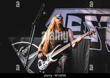 Bologna, Italia. Il 27 giugno, 2019. Steve DiGiorgio, bassista americano di trash metal band testamento, esecuzione dal vivo sul palco a Bologna al Bologna Sonic Park 2019 sempre prima edizione, apertura per Slipknot. Credito: Alessandro Bosio/Pacific Press/Alamy Live News Foto Stock