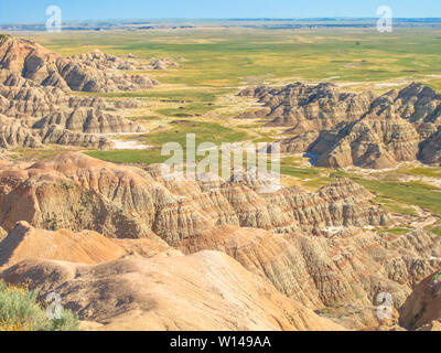 Vista aerea di pinnacoli erosi a Parco nazionale Badlands nel Dakota del Sud, Stati Uniti. American destinazione di viaggio. Foto Stock