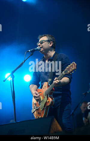 29.06.19 James Dean Bradfield del manic street predicatori eseguire presso il Castello di Cardiff Foto Stock