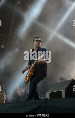 29.06.19 James Dean Bradfield del manic street predicatori eseguire presso il Castello di Cardiff Foto Stock