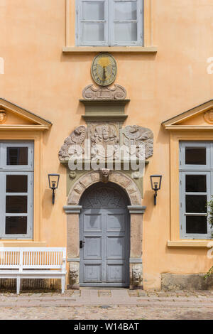 La porta del cortile del castello storico in Eutin, Germania Foto Stock