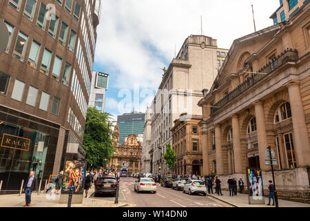 King Street a Manchester in Inghilterra è un importante arteria nel centro della citta'. Foto Stock