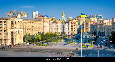 Kiev, Ucraina - Luglio 06, 2018 - Maidan Nezalezhnosti (Piazza Indipendenza) nel centro storico della città di Kiev sul Khreshchatyk Street è la traditi Foto Stock