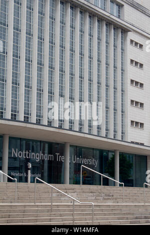 L'edificio di Newton, casa di Nottingham Business School, Nottingham Trent University East Midlands England Regno Unito Foto Stock