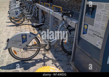 Chania, Creta, Grecia. Giugno 2019. Partecipa alla campagna di marcia per bicicletta il punto di raccolta nella zona della città vecchia di Chania, Creta. Foto Stock