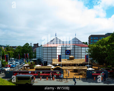 Shakespears Rose Theatre a comparsa di un luogo di ritrovo per i suoi giochi nel 2019 stagione estiva vicino Cliffords Tower in York Foto Stock