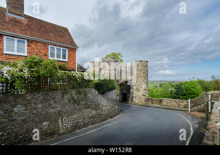 Antico casale in pietra di circa il gateway 1300, la cittadina di Winchelsea, East Sussex, Kent Foto Stock