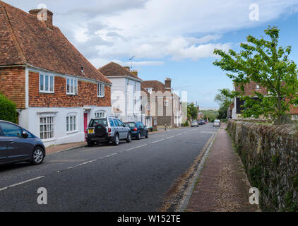 Antiche case di High Street nella piccola cittadina di Winchelsea, East Sussex, Kent Foto Stock