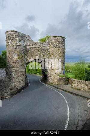 Antico casale in pietra di circa il gateway 1300, la cittadina di Winchelsea, East Sussex, Kent Foto Stock