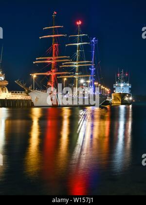 12.05.2019, il " Eagle " è la formazione di vela nave della United States Coast Guard in serata in Tirpitzhafen a Kiel. Originale di un addestramento alla vela di nave della marina militare tedesca con il nome di 'Horst Wesel', è stato dopo la fine della guerra nel 1946 come un risarcimento in noi. Tradizionalmente tutti Coast Guard le navi sono indicati come taglierine. Pertanto la Prafix USCGC = Stati Uniti Guardacoste. Dal 10 al 14 maggio, ha visitato la base navale di Kiel. Come il tedesco sailing formazione "nave Gorch Fock', lei è uno dei sei navi a vela del "Gorch Fock" classe. | Utilizzo di tutto il mondo Foto Stock