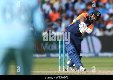 Edgbaston, Birmingham, Regno Unito. Il 30 giugno, 2019. ICC di Coppa del Mondo di cricket, tra Inghilterra e India; Rishabh Pant colpisce un quattro Credito: Azione Sport Plus/Alamy Live News Foto Stock