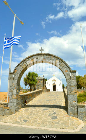 Chiesa dei Santi Costantino ed Elena entrata una piccola e bella chiesa ortodossa greca a Kato andare Foto Stock