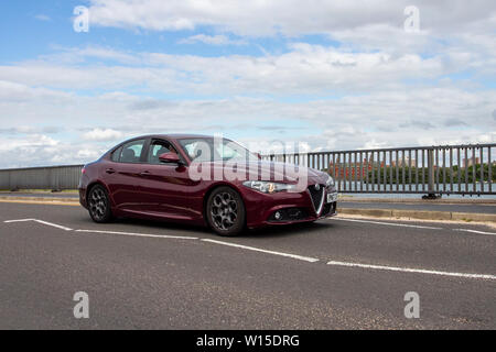 Red 2017 Alfa Romeo Giulia Super Turbo Auto sul lungomare, Southport, Merseyside, Regno Unito Foto Stock