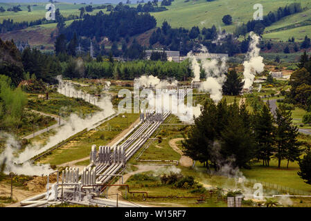 Nuova Zelanda, Isola del nord. Il Wairakei Power Station è una stazione elettrica geotermica vicino il Wairakei campo geotermico in Nuova Zelanda. Wairakei giace ho Foto Stock