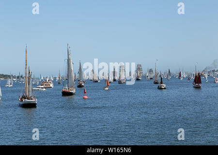 Antivento in pelo parade, 125. Kiel Week, Kiel, Schleswig-Holstein, Germania Foto Stock