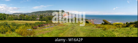 Vista panoramica di Sidmouth, una piccola e rinomata costa sud cittadina balneare nel Devon, sud-ovest Inghilterra visto dalla collina di picco (picco elevato) Foto Stock