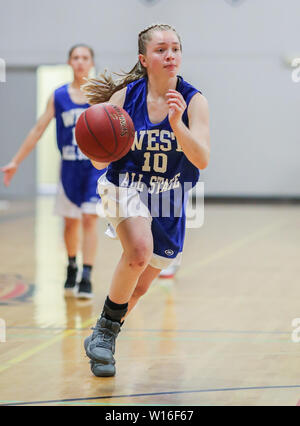 Azione di basket presso il Washington State 2A e 3A TUTTE LE Star Game in Liberty Lago, Washington. Foto Stock