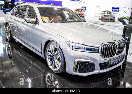 Poznan, Polonia, Mar 2019 BMW Serie 7 berlina M760Li xDrive, Poznan International Motor Show, 6 gen, G12, 7er limousine prodotta da BMW Foto Stock