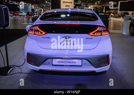 Poznan, Polonia, Marzo 2019 white Hyundai IONIQ elettrico, Poznan International Motor Show eco friendly macchina prodotta da sud coreano Hyundai Foto Stock