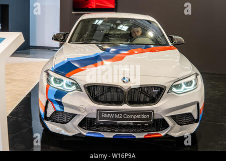 Poznan, Polonia, Mar 2019: BMW M2 Coupe Concorrenza, Poznan International Motor Show, prima generazione, F22, trazione posteriore coupe fabbricato dalla BMW Foto Stock