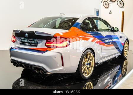 Poznan, Polonia, Mar 2019: BMW M2 Coupe Concorrenza, Poznan International Motor Show, prima generazione, F22, trazione posteriore coupe fabbricato dalla BMW Foto Stock