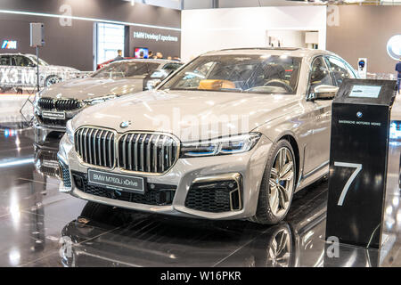 Poznan, Polonia, Mar 2019 BMW Serie 7 berlina M760Li xDrive, Poznan International Motor Show, 6 gen, G12, 7er limousine prodotta da BMW Foto Stock