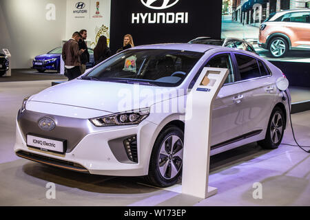 Poznan, Polonia, Marzo 2019 white Hyundai IONIQ elettrico, Poznan International Motor Show eco friendly macchina prodotta da sud coreano Hyundai Foto Stock
