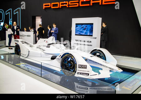 Poznan, Polonia, Marzo 2019 Porsche ABB FIA Formula e concetto di sviluppo di prototipi di auto da corsa, Poznan International Motor Show, Foto Stock