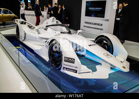 Poznan, Polonia, Marzo 2019 Porsche ABB FIA Formula e concetto di sviluppo di prototipi di auto da corsa, Poznan International Motor Show, Foto Stock