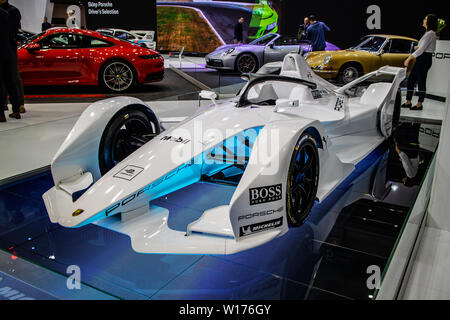 Poznan, Polonia, Marzo 2019 Porsche ABB FIA Formula e concetto di sviluppo di prototipi di auto da corsa, Poznan International Motor Show, Foto Stock