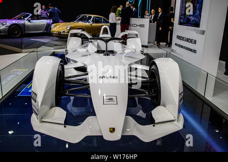 Poznan, Polonia, Marzo 2019 Porsche ABB FIA Formula e concetto di sviluppo di prototipi di auto da corsa, Poznan International Motor Show, Foto Stock