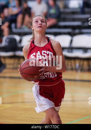 Azione di basket presso il Washington State 2A e 3A TUTTE LE Star Game in Liberty Lago, Washington. Foto Stock