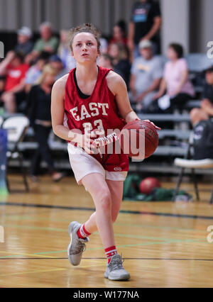 Azione di basket presso il Washington State 2A e 3A TUTTE LE Star Game in Liberty Lago, Washington. Foto Stock