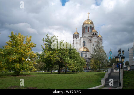 Ekaterinburg in Russia, Chiesa sul sangue in onore di Tutti i Santi risplendenti nella terra russa Foto Stock